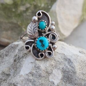 Vintage Shirley Henry signed Navajo Turquoise Petite Ring sz 5